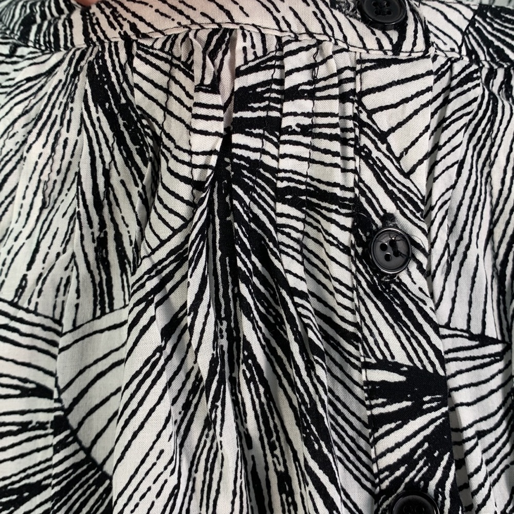 Spense Pleated Printed Blouse - Picture 5 of 10